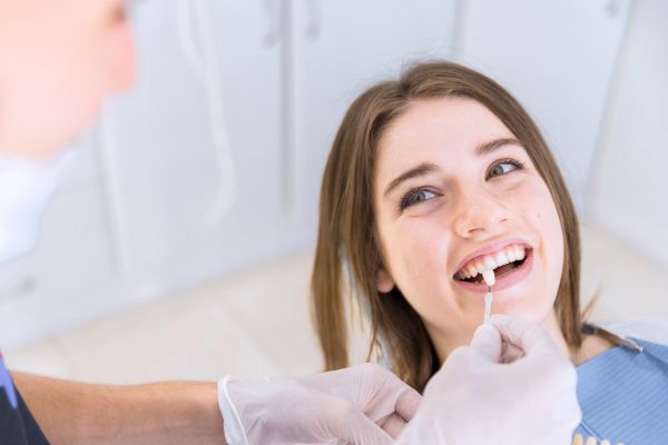 Cosmetic Dentistry Solutions With Dental Veneers